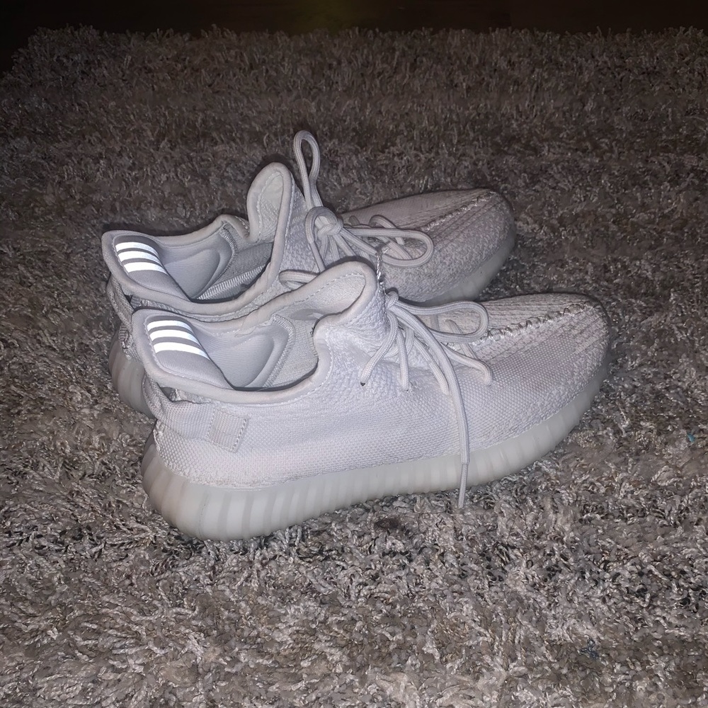 TRIPLE WHITE YEEZYS